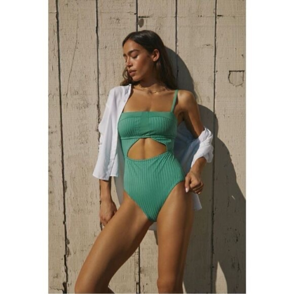 SANCTUARY
Refresh Rib Splice Banded Mio One-piece Swimsuit